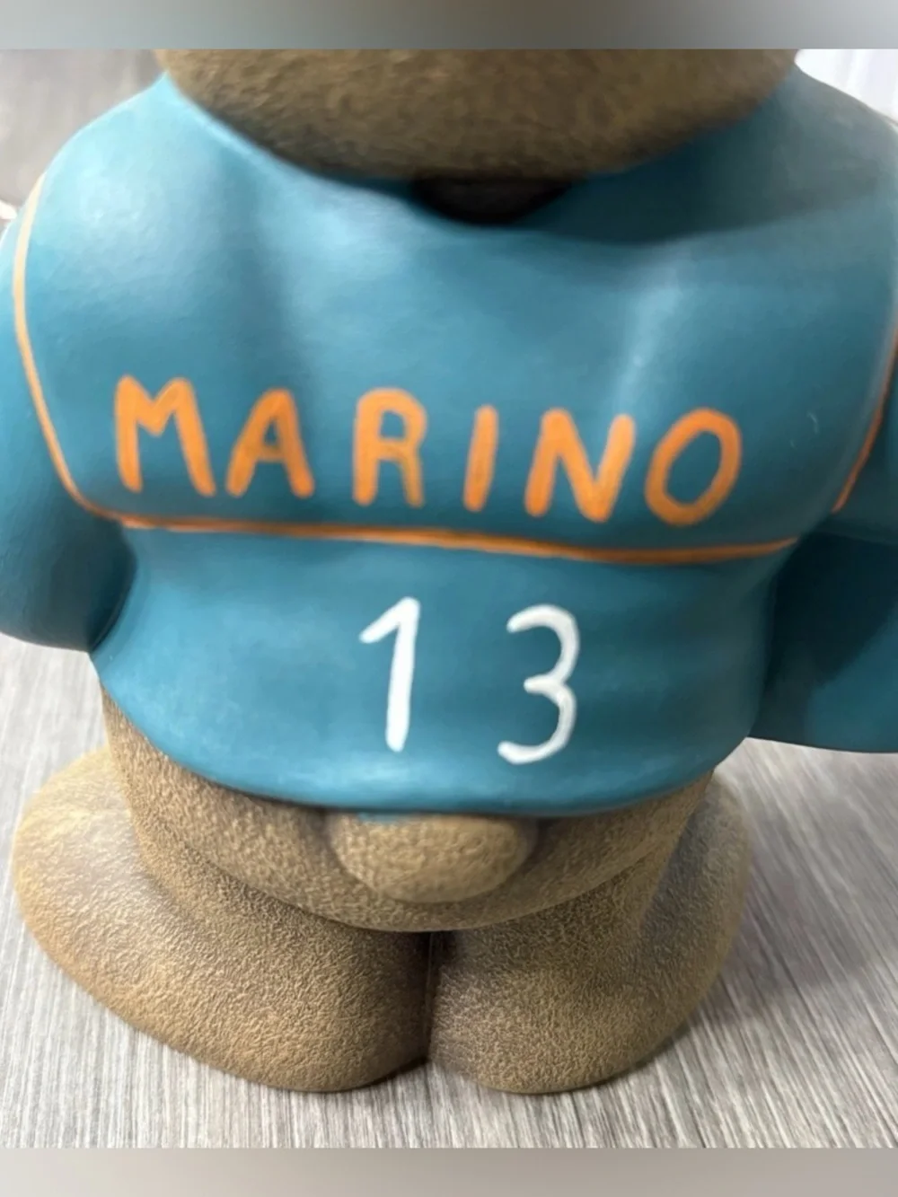 Miami Dolphins Hand Painted Ceramic Bear With Football/hemlet Dan Marino NFL
#13 - Picture 4 of 11
